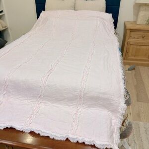 Shabby chic twin pink quilt, no stains or tears!